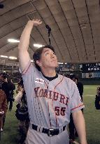 Giants' Matsui bids farewell to Japanese baseball fans